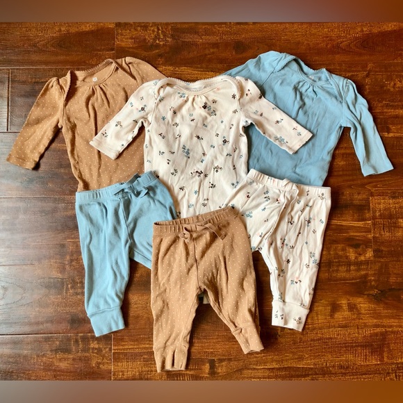 SOLD 3-6 M Baby Gap 100% Cotton Mix and Match Bodysuit Outfits - Picture 2 of 6
